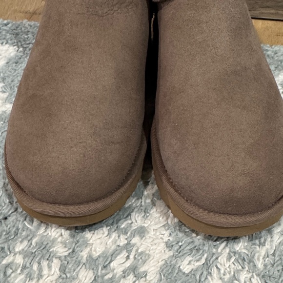 Ugg Womens mini classic II boots caribou nwts! 8 - Picture 2 of 13